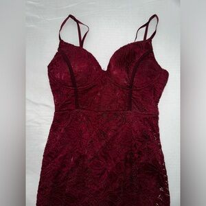 Windsor red lace dress in small